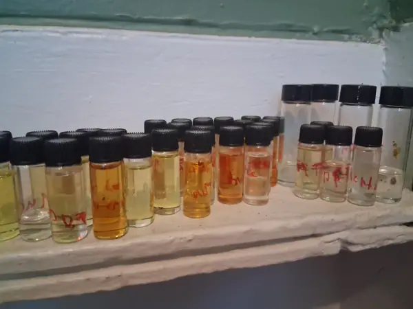 Closed-loop hydrocarbon extraction lab equipment