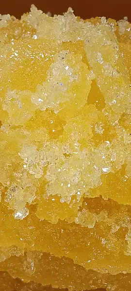 Golden layered crystalline concentrate, macro